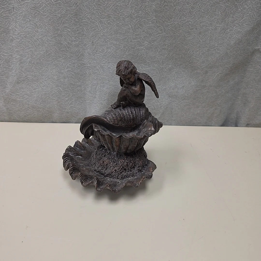 ANGLE SEASHELL STATUE