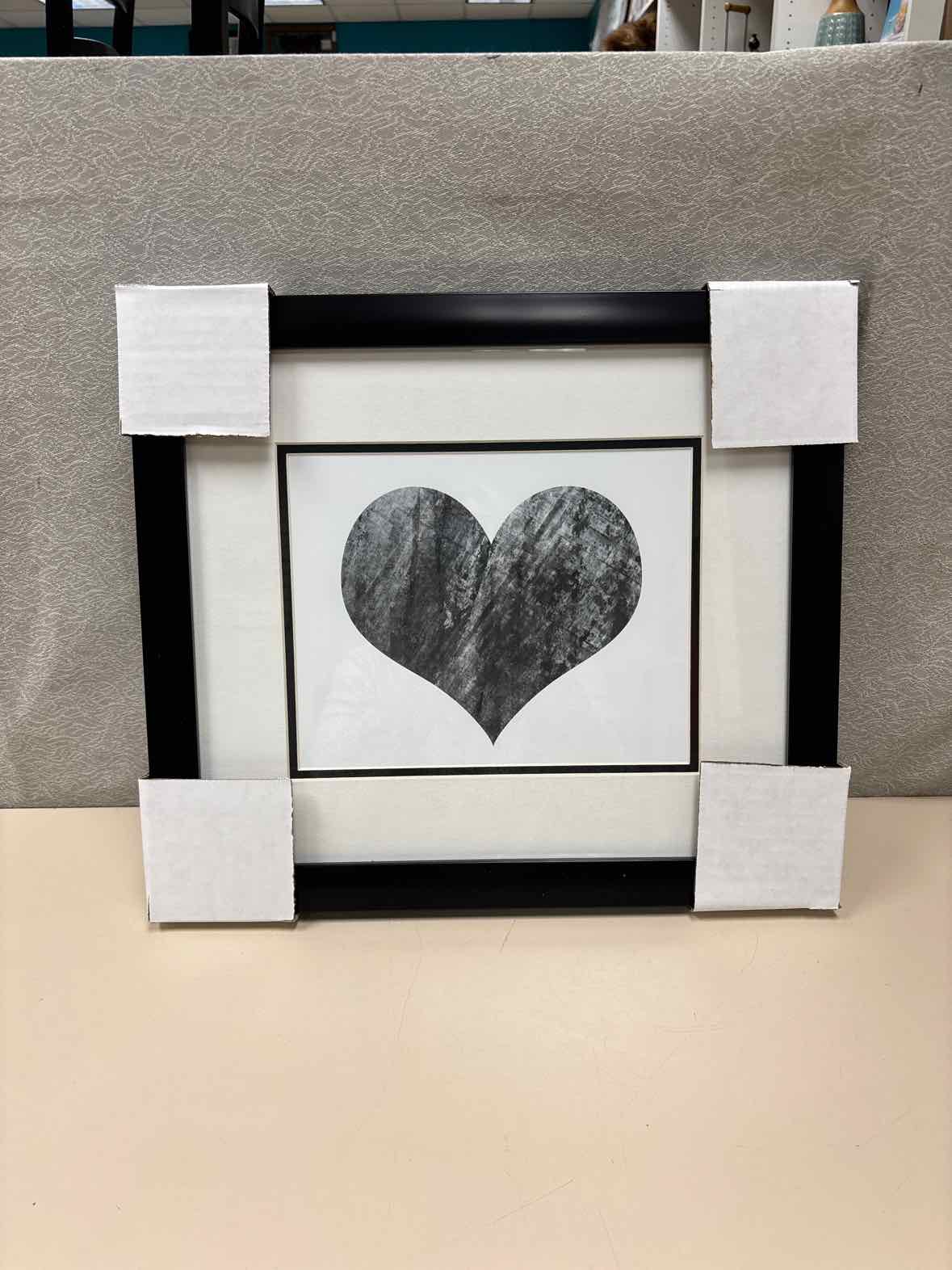 BLACK WHITE HEART ART