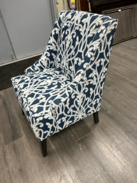 BLUE/WHITE ACCENT CHAIR - Image 2