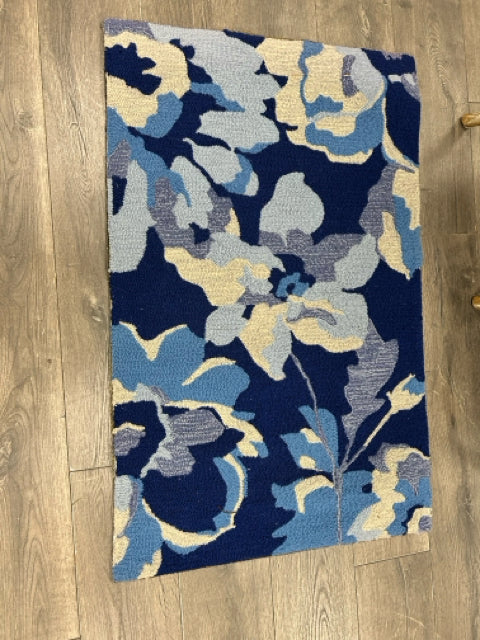 BLUE WHITE FLORAL RUG