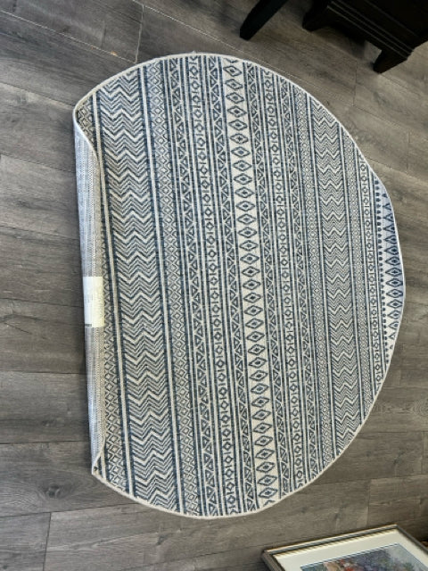 BLUE WHITE ROUND RUG OUTDOOR