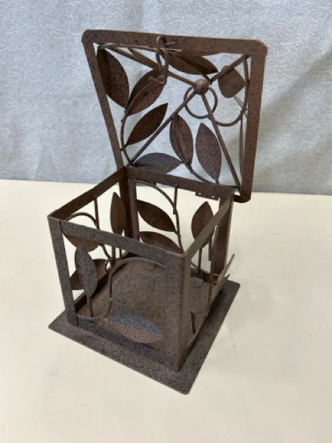 BROWN METAL LEAF LANTERN - Image 2