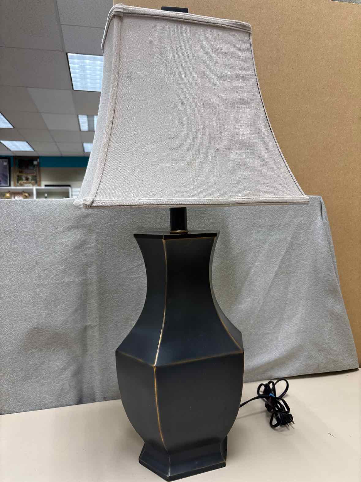 BROWN METAL TABLE LAMP