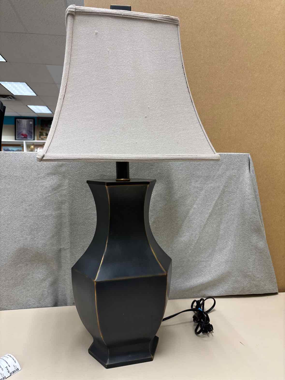 BROWN METAL TABLE LAMP