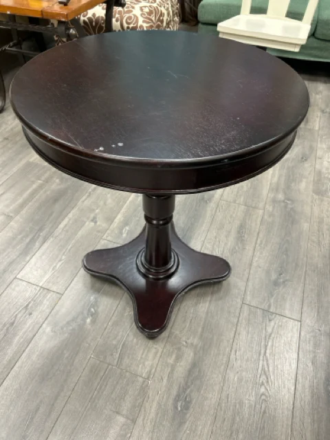 BROWN PEDESTAL SIDE TABLE