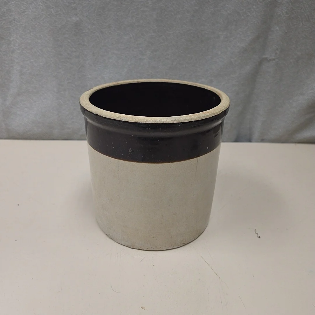 BROWN TAN STONEWARE POT