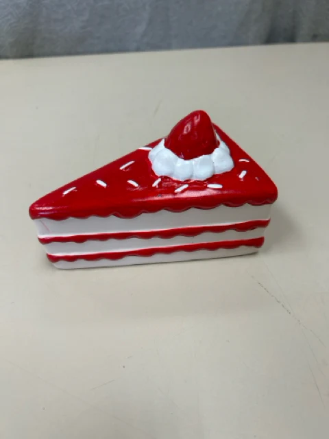 CERAMIC SLICE OF CAKE