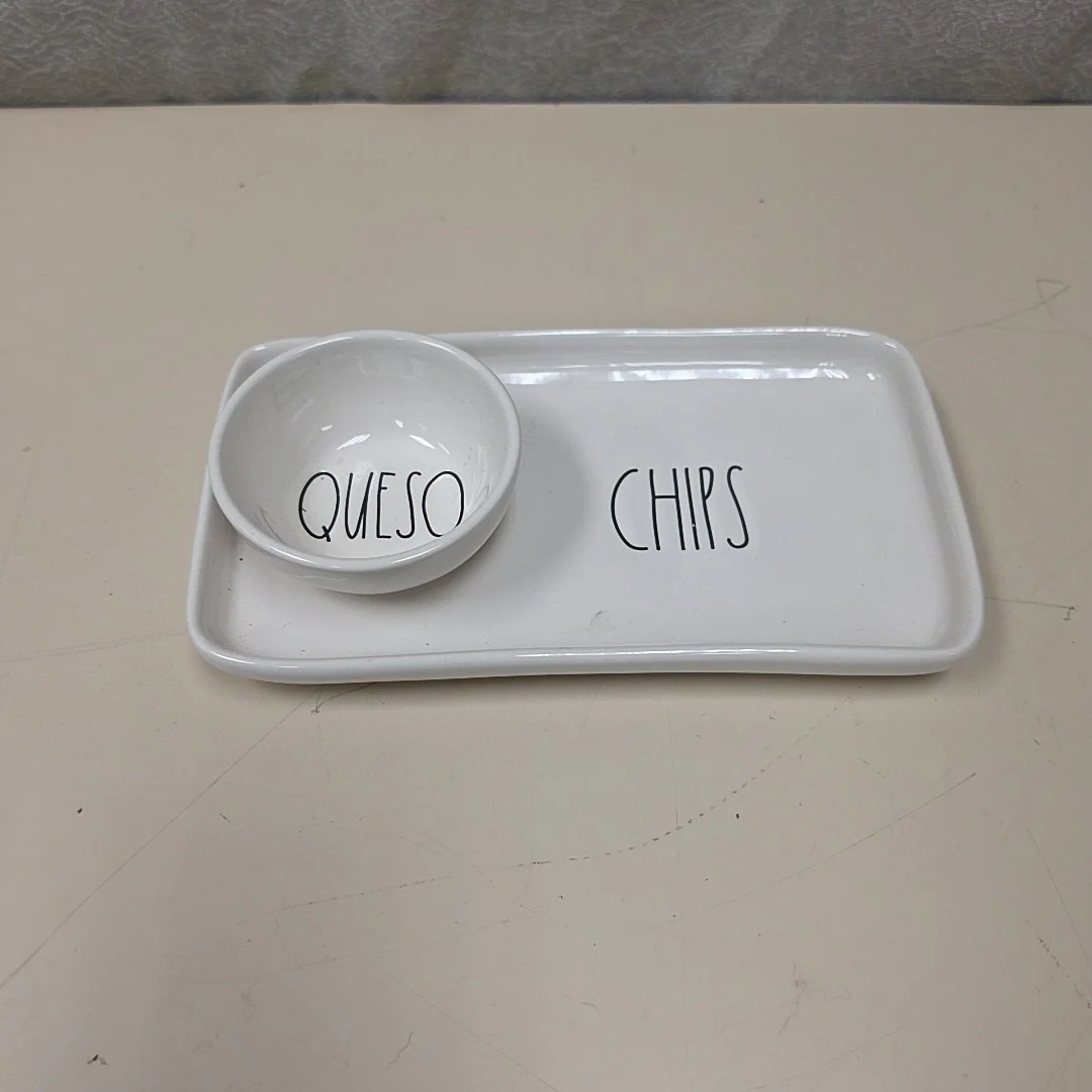 CHIPS AND QUESO TRAY