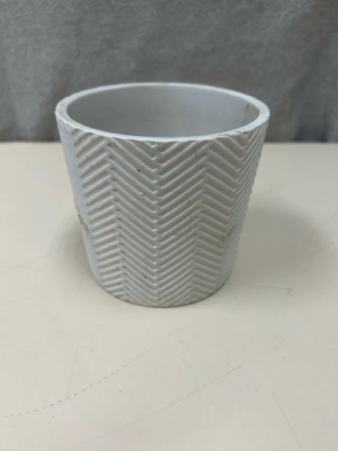 CREAM CERAMIC PLANTER