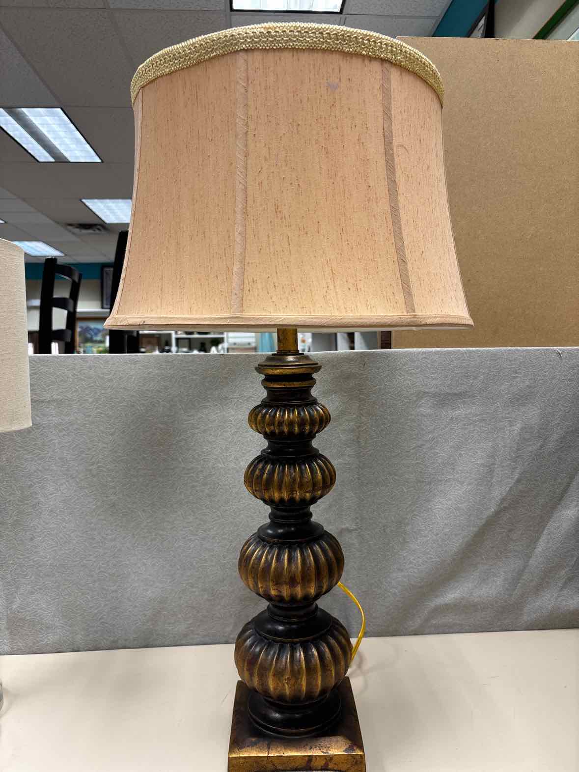 GOLD/BRONZE TABLE LAMP