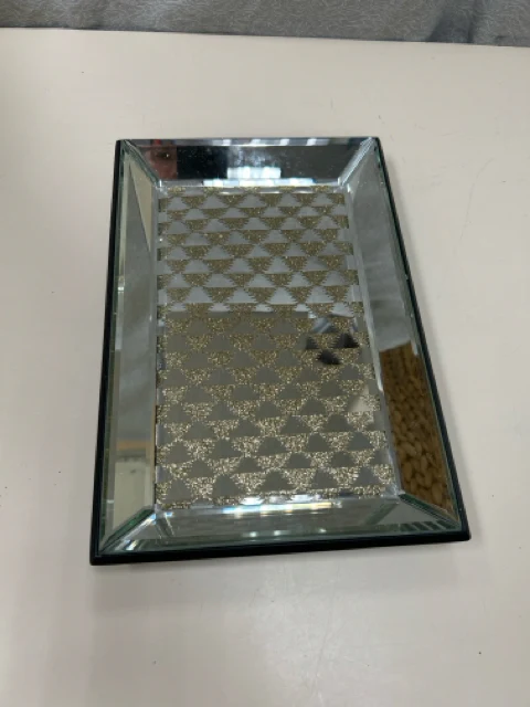 GOLD MIRRORED TRAY