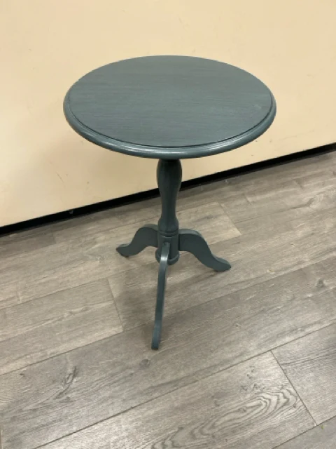 GREEN WOOD PEDESTAL STAND