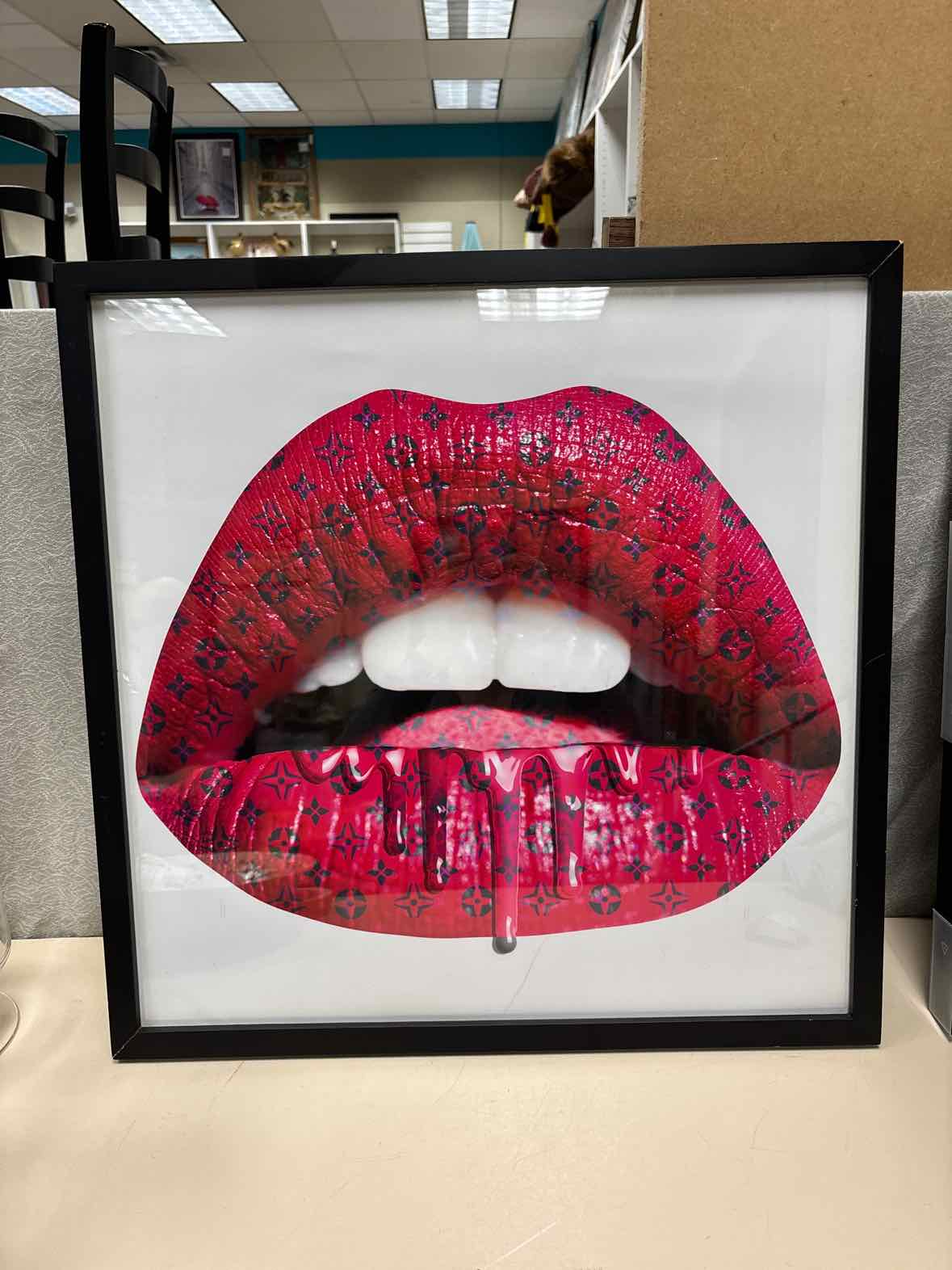 HOT PINK LIPS PRINT