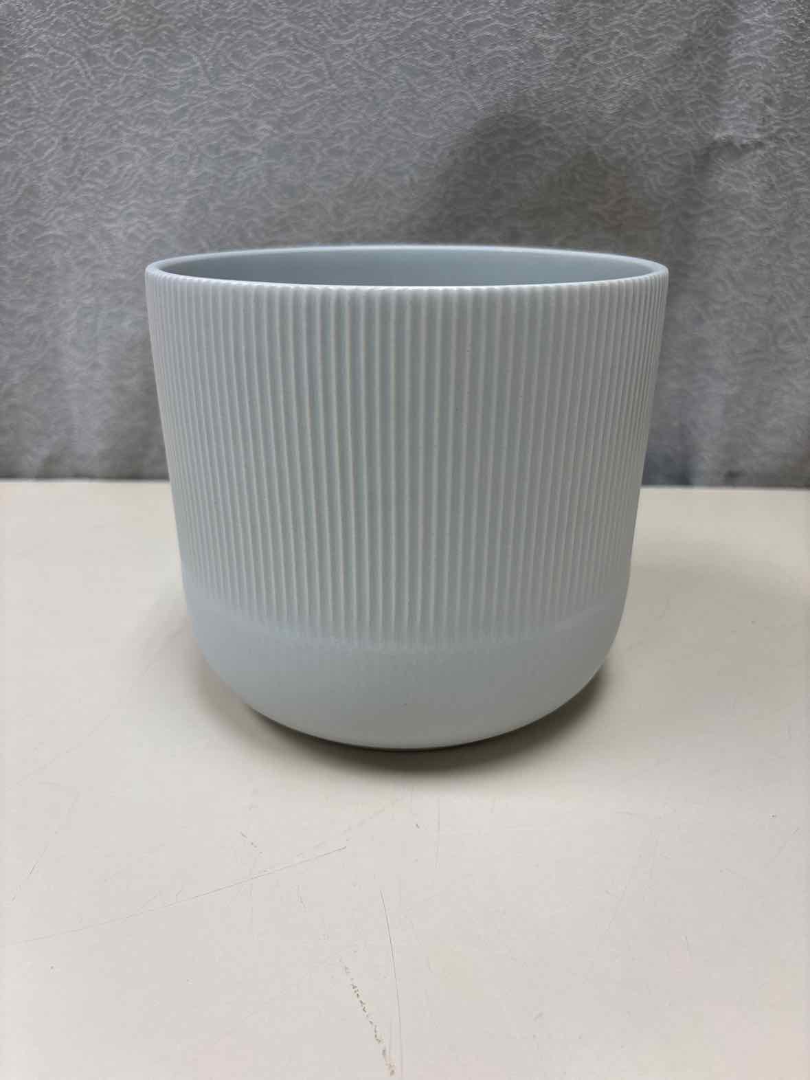 LIGHT GRAY PLANTER