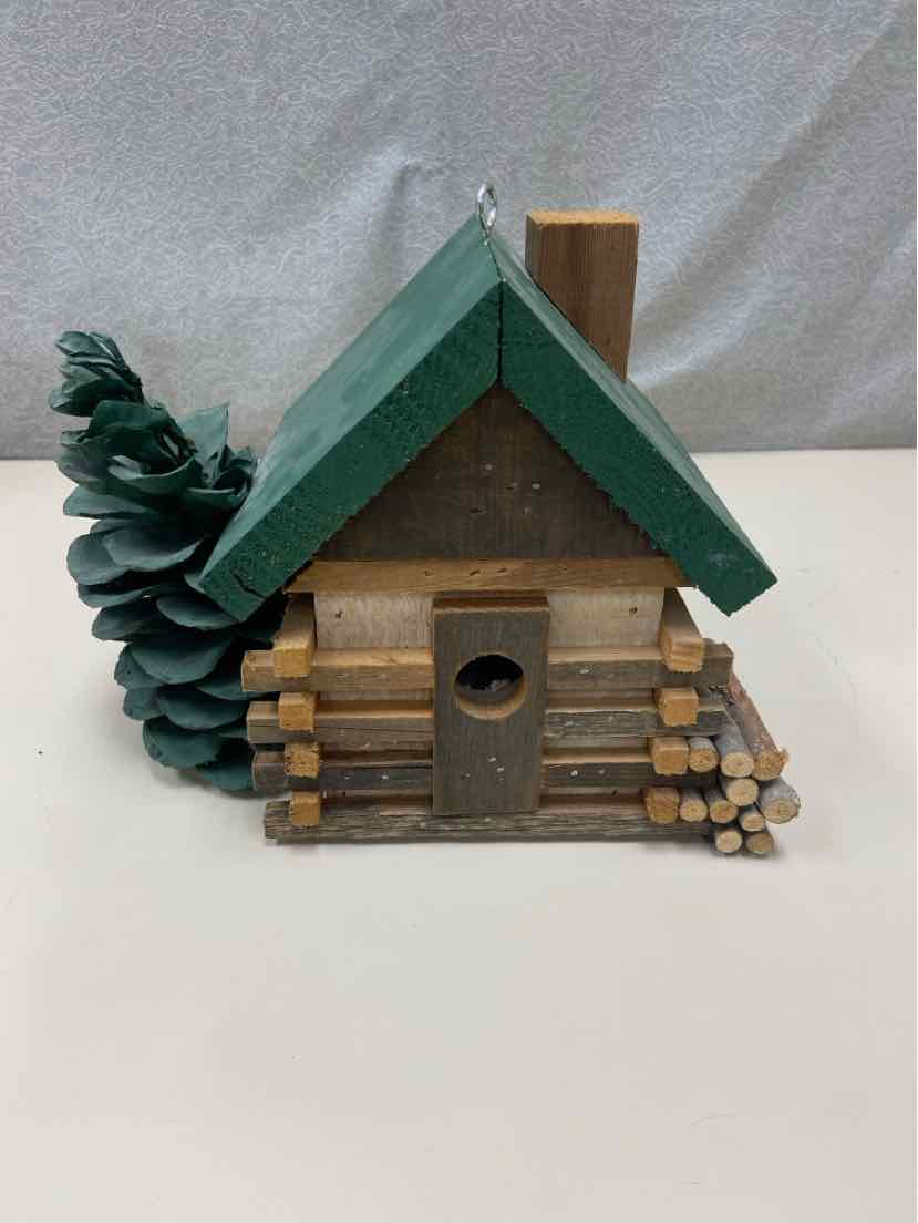 LOG CABIN BIRD HOUSE