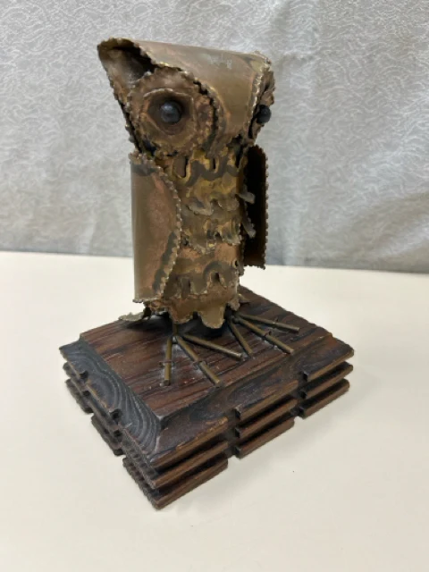 METAL RIBBON OWL ON WOOD STAND