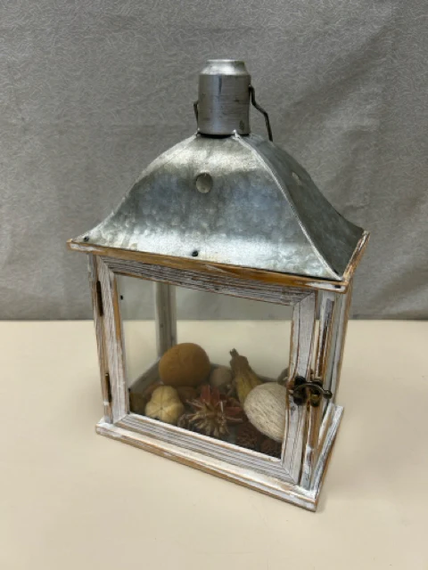METAL WHITE LANTERN W/FILLER