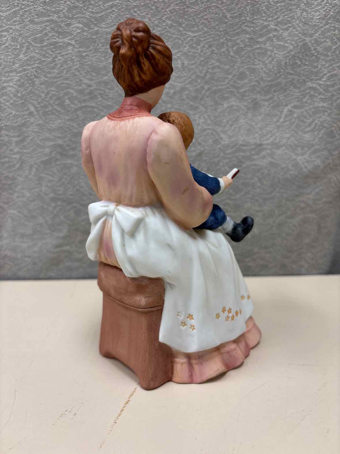 MOTHER AND SON FIGURINE - Image 2