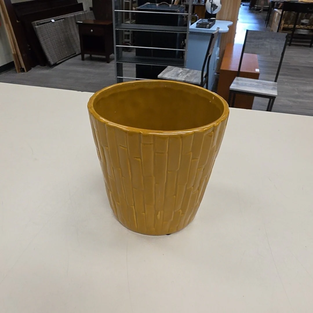 MUSTARD COLORED PLANTER