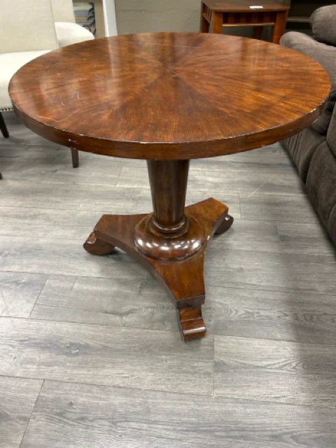 ROUND BROWN PEDESTAL TABLE