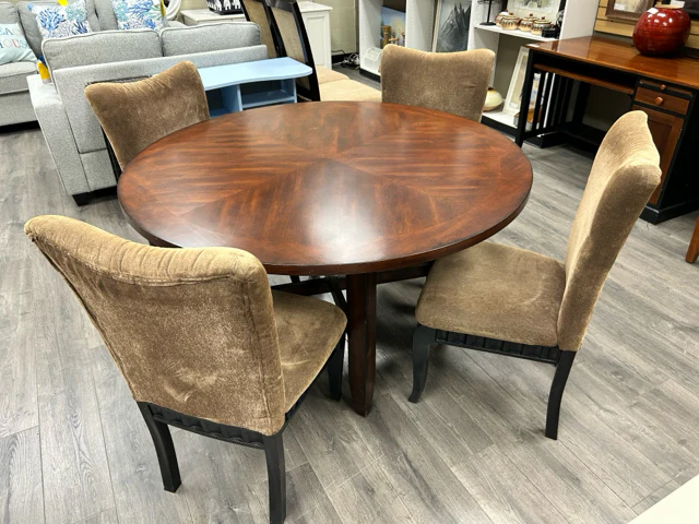 ROUND BROWN TABLE W/4 CHAIRS