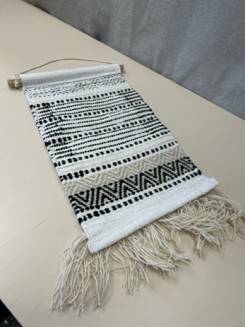 SM WHITE /TAN/BLACK TAPESTRY