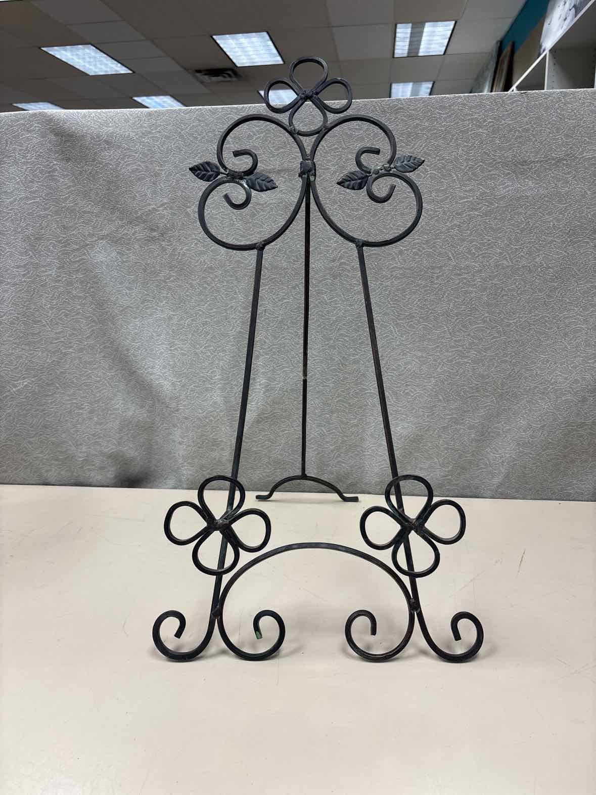 TALL BROWN METAL EASEL