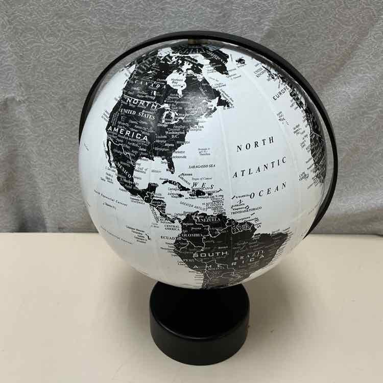 WHITE/BLACK GLOBE