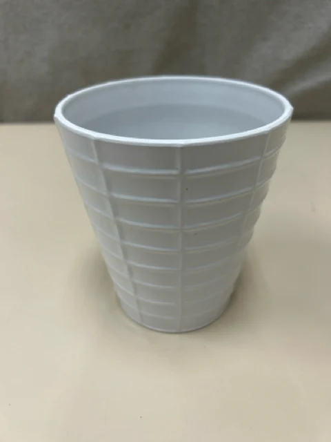 WHITE CHECKED FLOWER POT