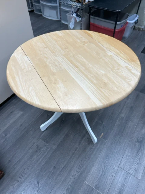 WHITE DROP LEAF W/2 CHAIRS - Image 2