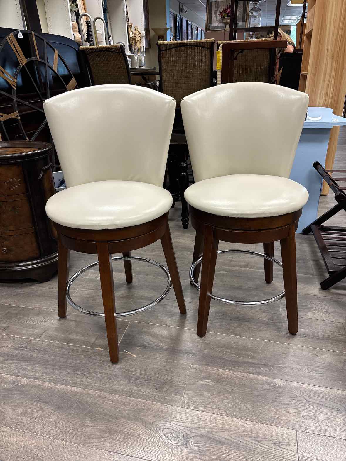WHITE FAUX LEATHER BAR STOOL