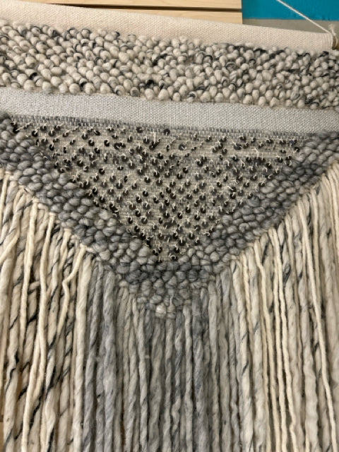 WHITE/GRAY STRING TAPESTRY - Image 2