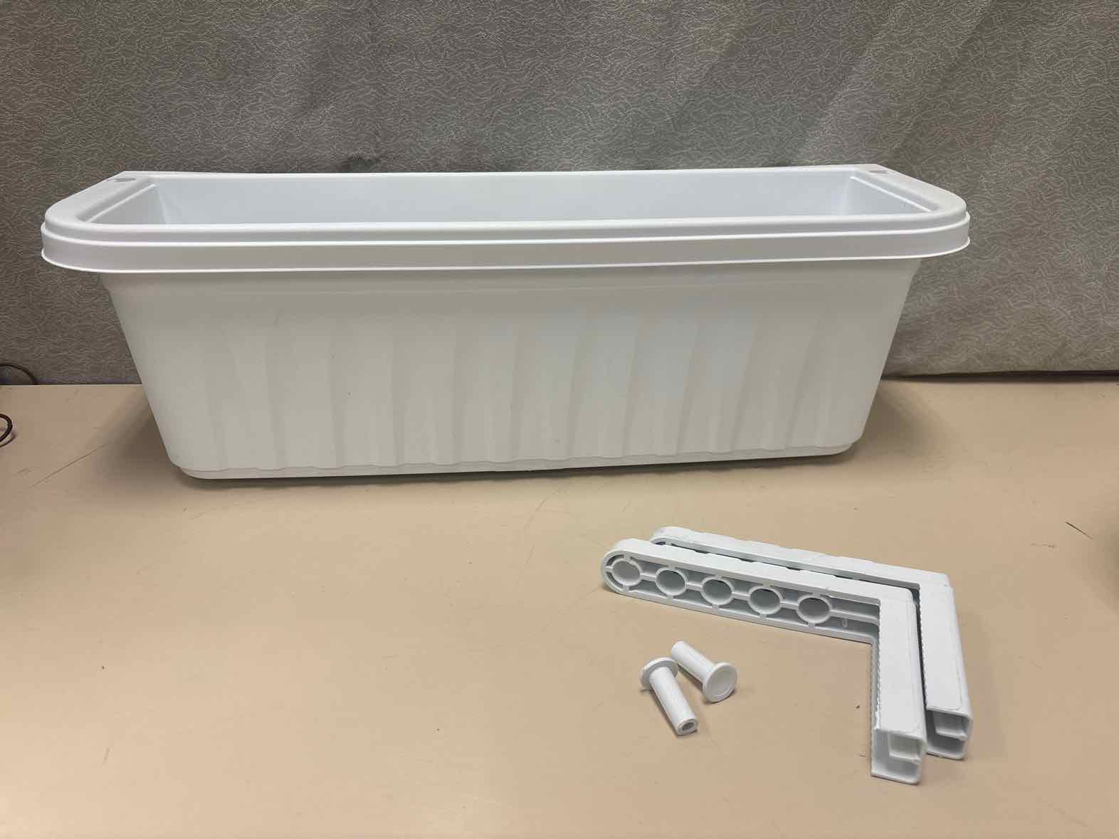 WHITE RAILING PLANTER