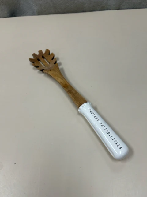 WOOD CREAM SERVING UTENCIL