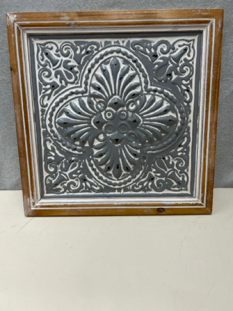 WOOD/GRAY METAL WALL HANGER